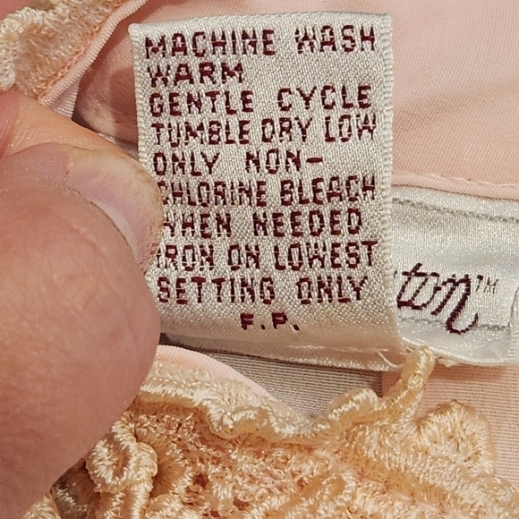 Vintage Worthington Womens's Light Pink Blouse with Lace detail, size 8 - Picture 12 of 12